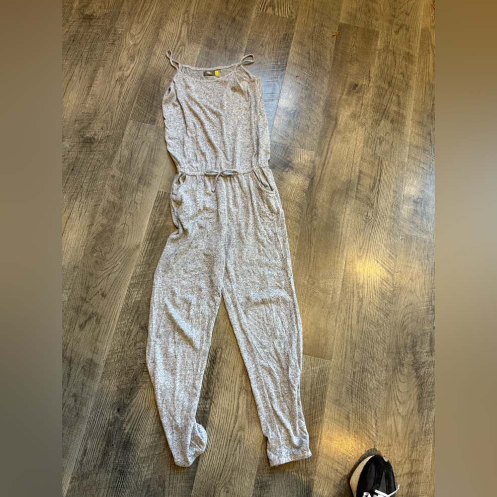 Rumi & Ryder Light Gray Sleeveless Jumpsuit